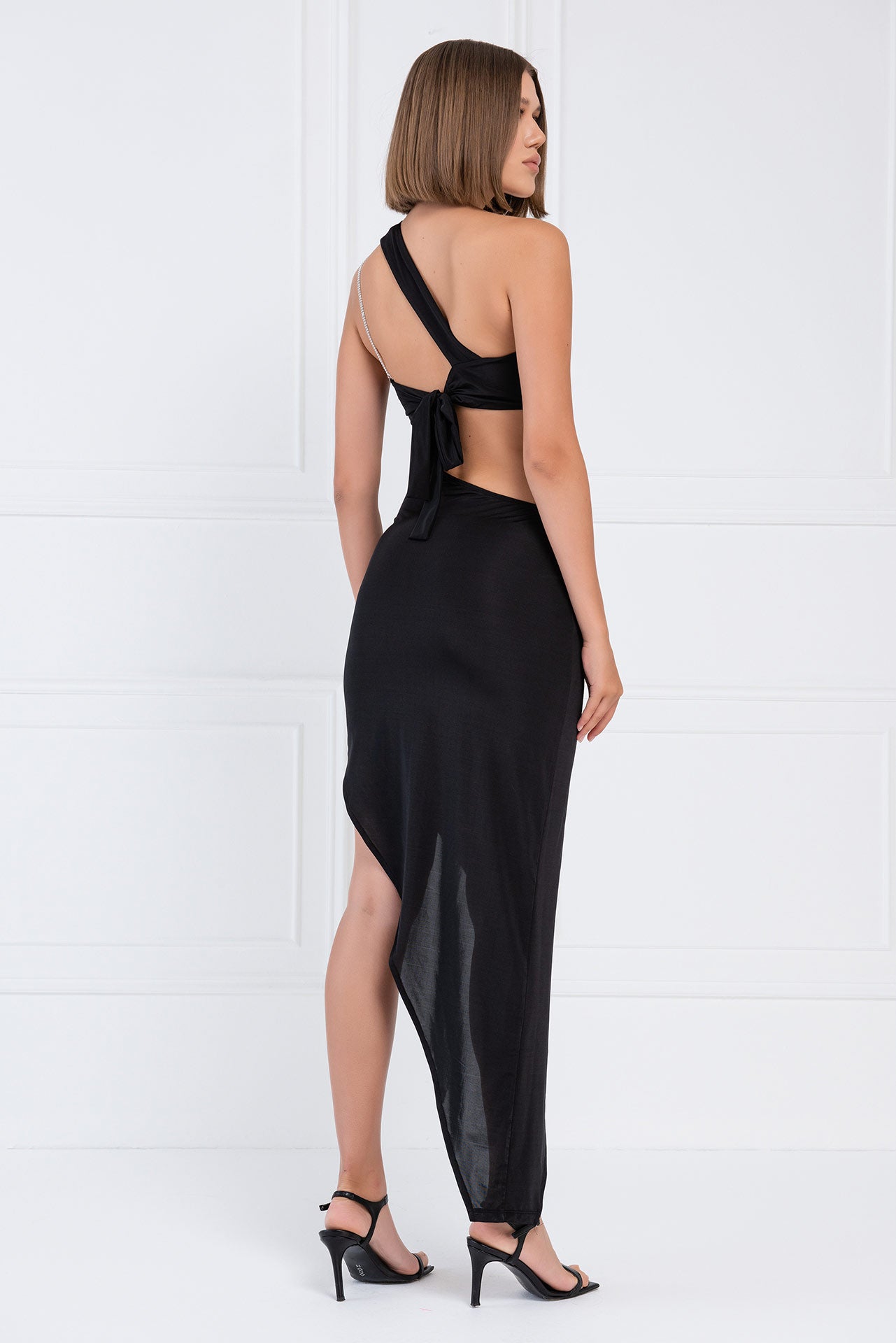 BLACK ONE-SHOULDER ASYMMETRIC DRESS