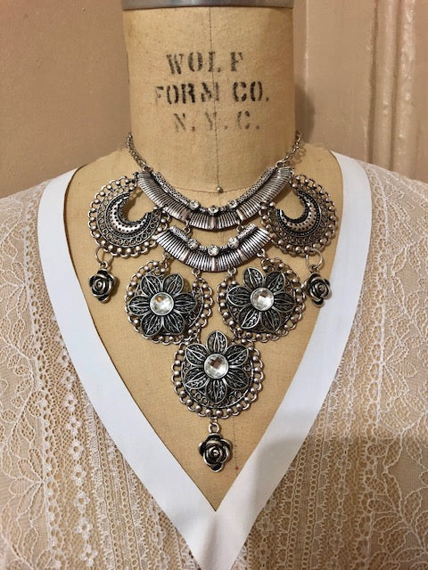 SILVER ROSES NECKLACE