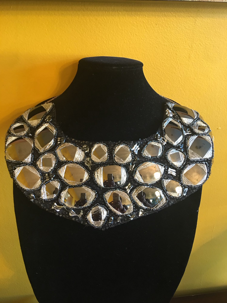 MIRRORING GLASS NECKALACE.